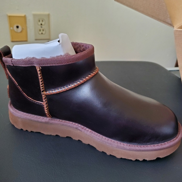 UGG Classic Ultra Mini Leather Regen Ankel Boots - Picture 13 of 16